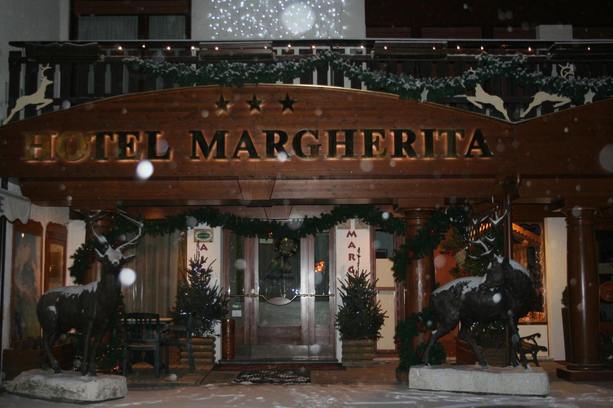 Hotel Margherita ซานมาร์ตีโนดีกัสตรอสซา ภายนอก รูปภาพ
